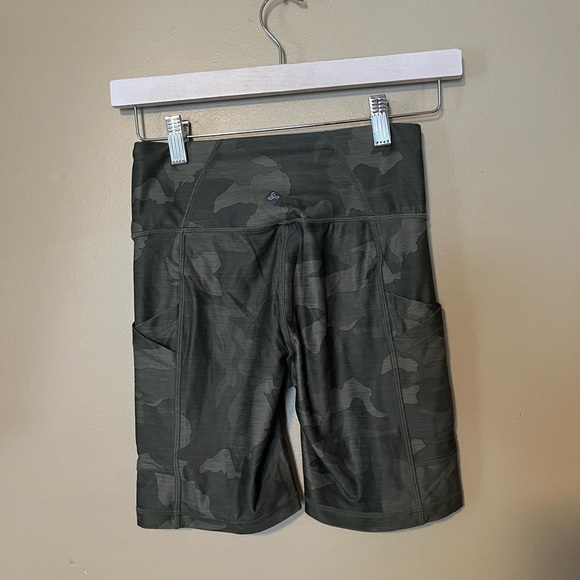 Prana Electa Biker Shorts NEW - Picture 6 of 8